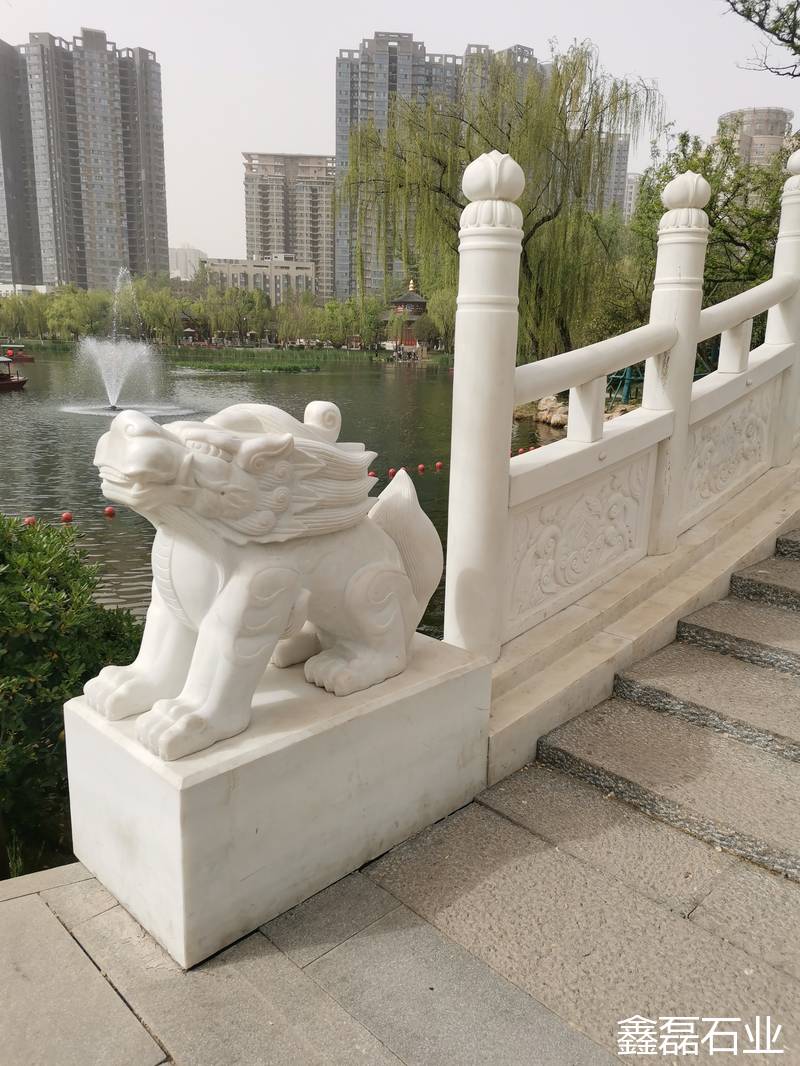 汉白玉石狮子
