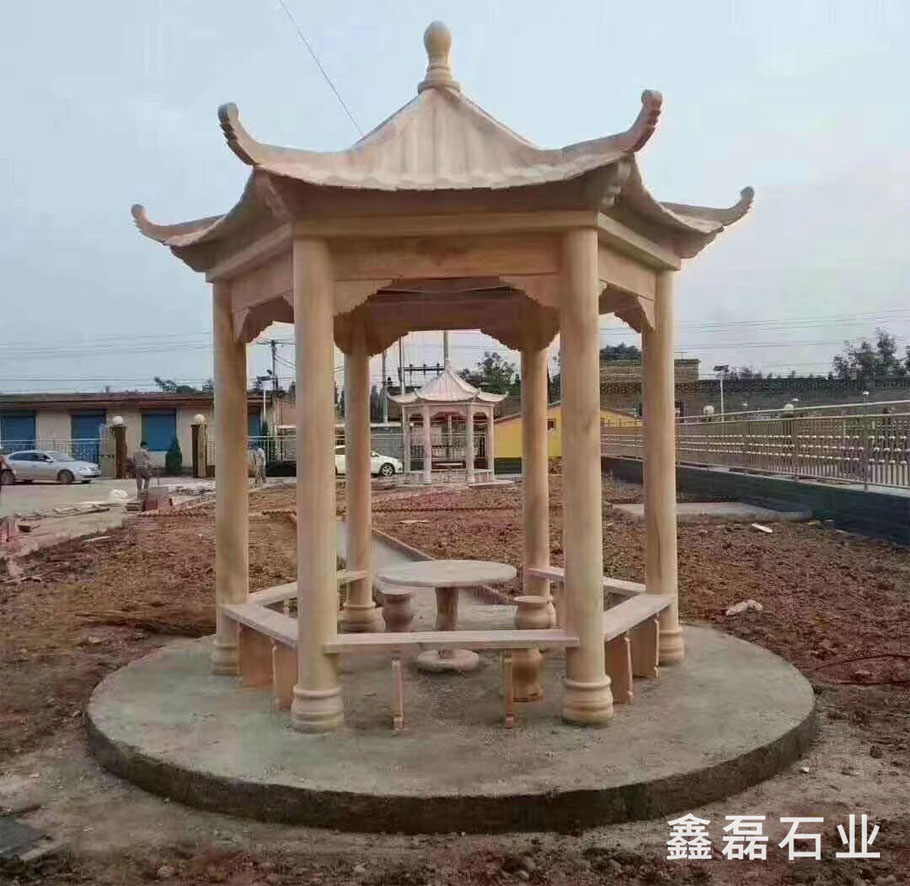 芙蓉红凉亭